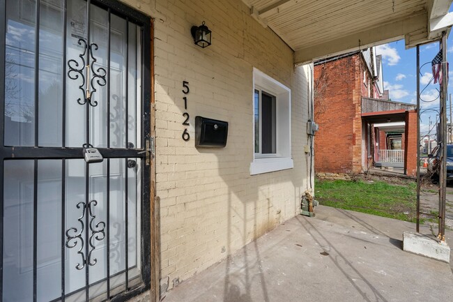 Building Photo - Newly Renovated 2 Bed, 1 Bath House in Haz...