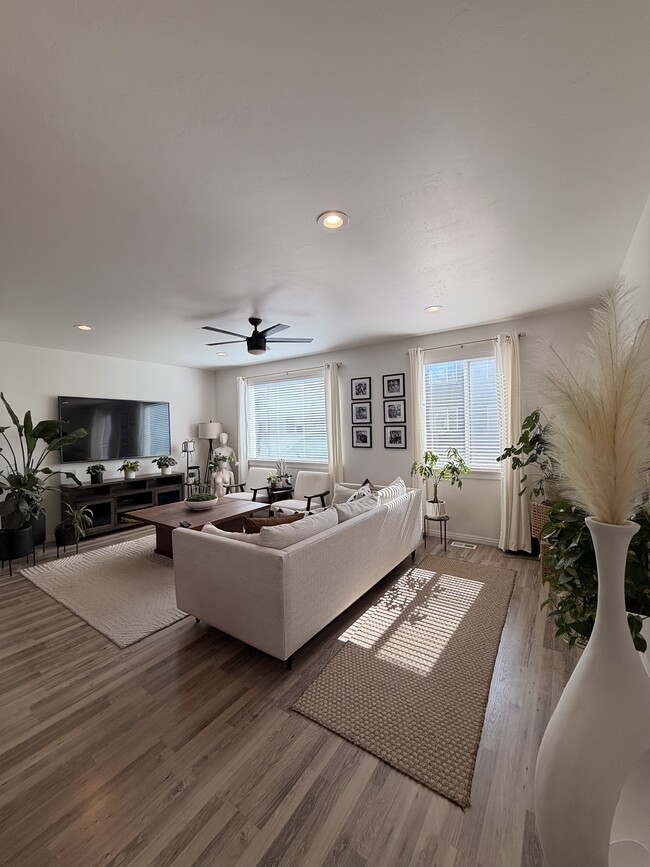 Building Photo - 542 S 1020 W