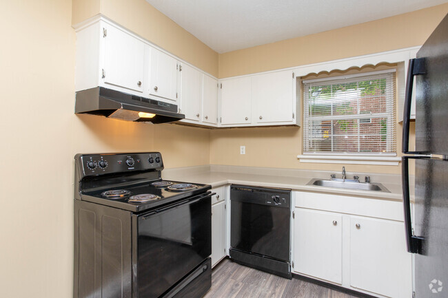 2BR, 2BA - 1,100 SF - Kitchen - Addison Park Apartments