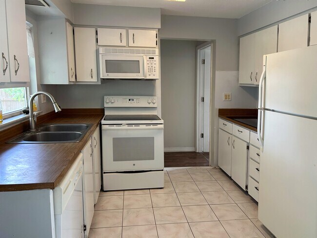 Foto del edificio - 196 Phoenetia Dr