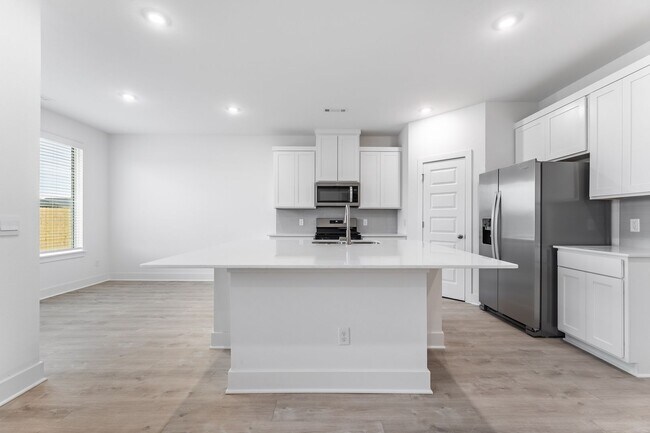 Building Photo - "Charming 3-Bedroom, 2-Bathroom Rental in ...