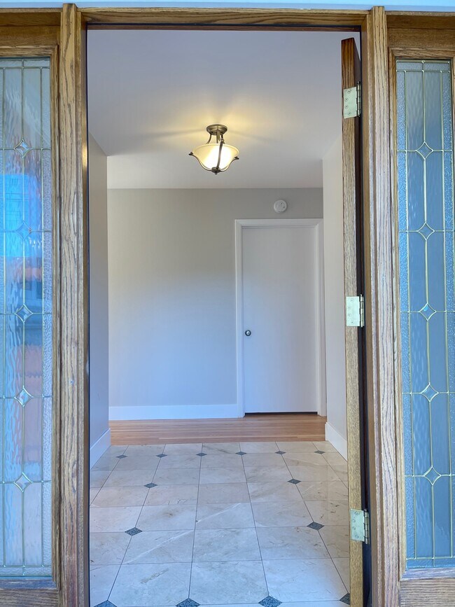 Building Photo - 749 Grape Ave