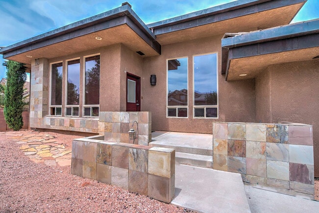 Building Photo - 3654 Mitchell Dr