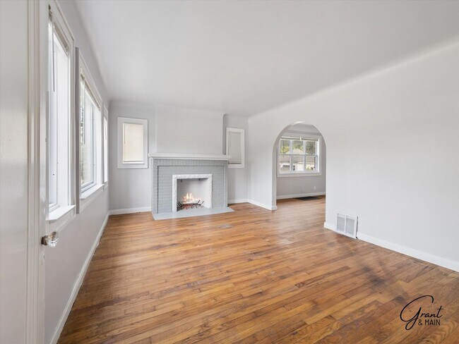 Building Photo - 4190/4192 Bedford - FDR