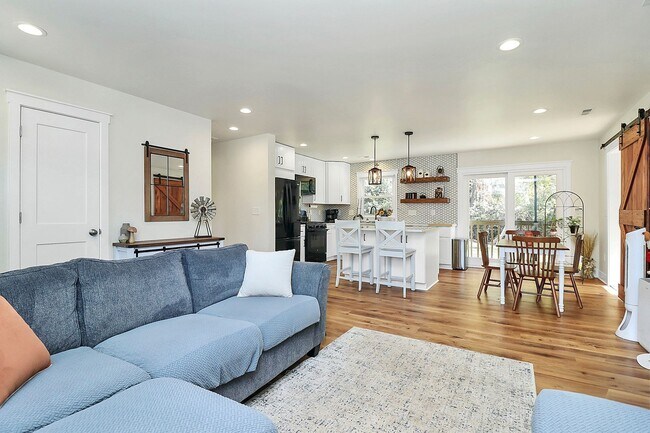 Building Photo - Fully Updated & Furnished Gem in the Heart of Starmount!