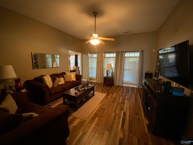 Foto del edificio - 29631 Rock Creek Blvd