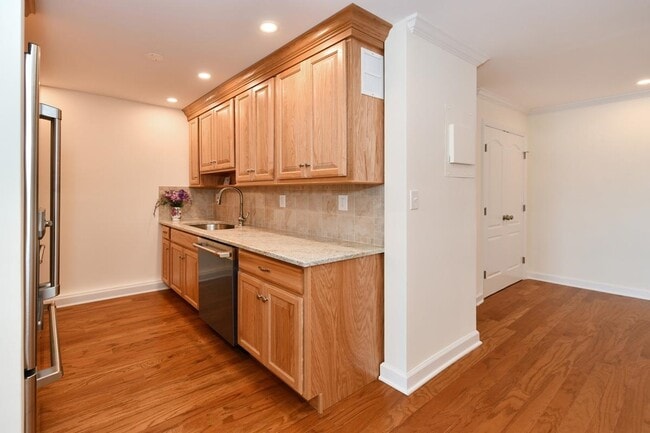 Building Photo - 7000 BLVD E