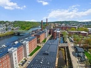 Building Photo - 130 John St