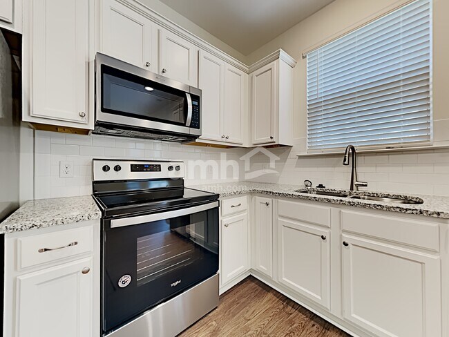 Building Photo - 157 Blackstone Dr