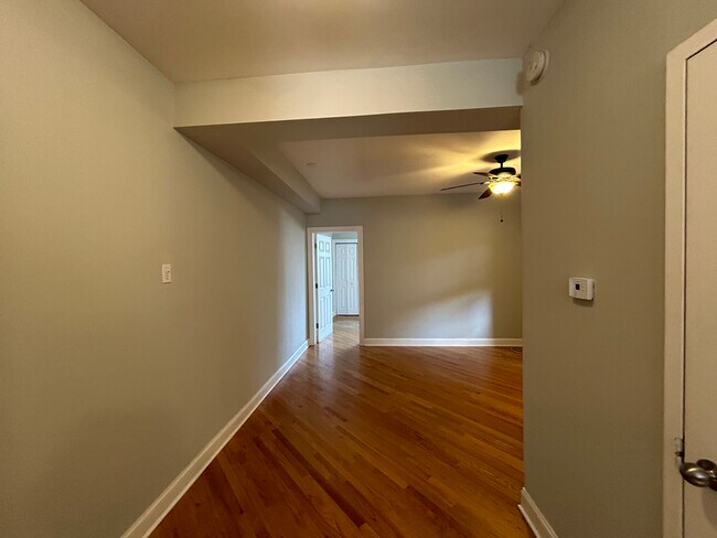 Foto del edificio - 894 Green Bay Rd