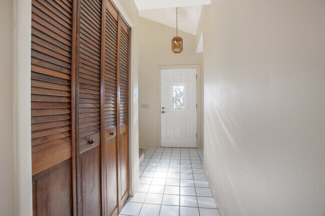 Foto del edificio - 5735 Fox Hollow Rd