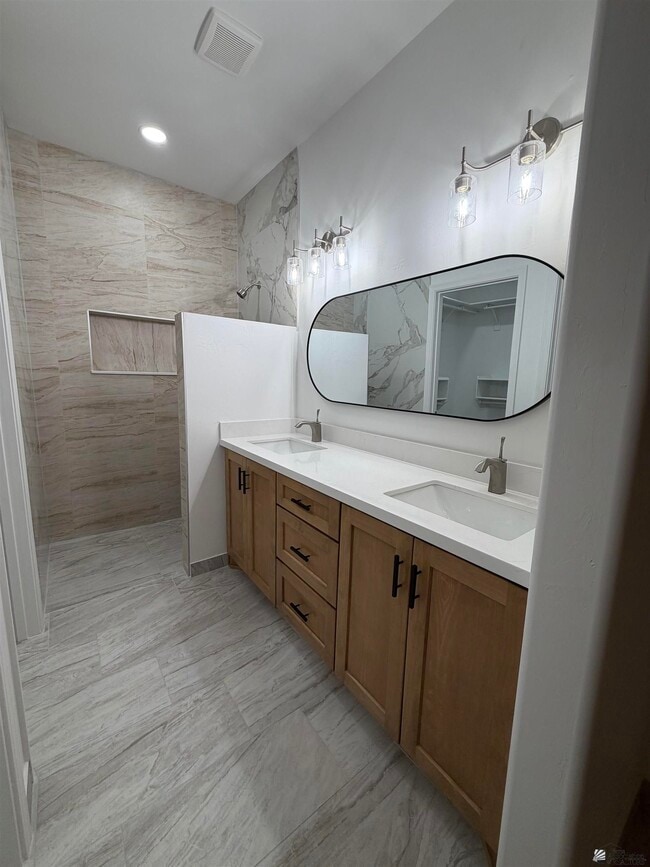 Foto del edificio - 4764 E Jett St