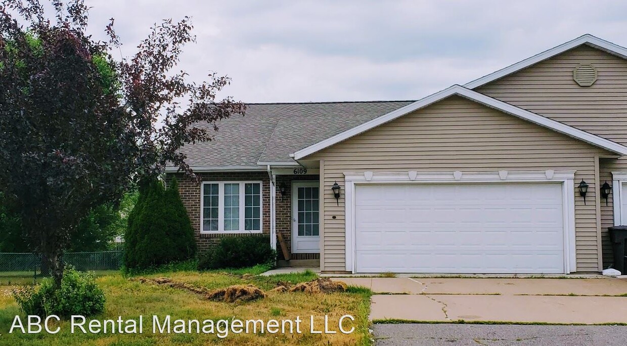 Foto principal - 6109 Birchwood Ln