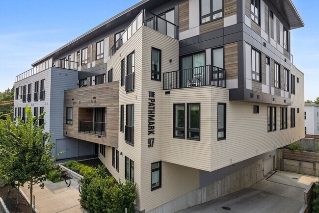 Building Photo - 97 Elmwood St