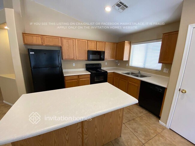 Building Photo - 9129 W MacKenzie Dr