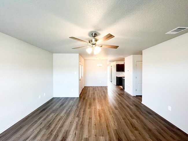 Building Photo - 1606 Risen Star Ln