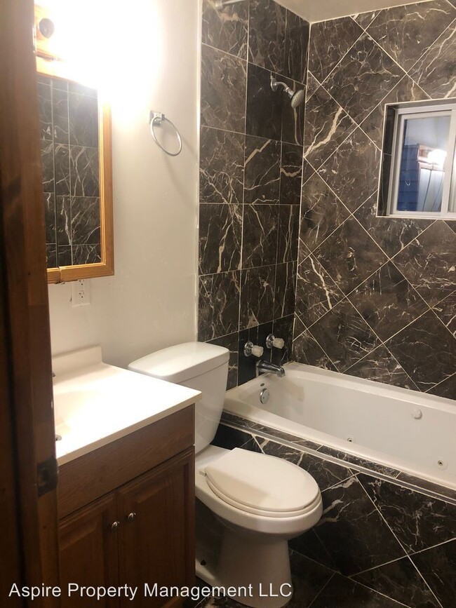 Building Photo - 1 br, 1 bath Apartment - 57 Pointview Ave