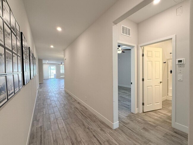 Building Photo - 2922 Carothers Ct