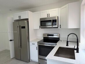 Building Photo - 7842 NW 5th Ave