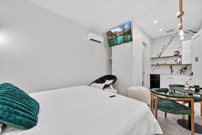 Foto del edificio - 443 Clove Rd