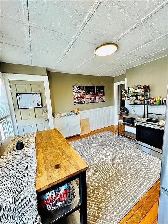 Foto del edificio - 1071 Main St