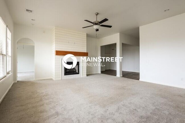 Foto del edificio - 3 Bedroom Pet-Friendly Home in Yukon, OK with Main Street Renewal