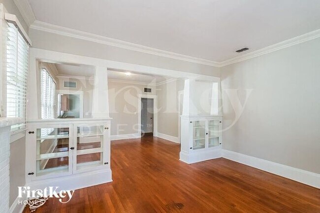 Foto del edificio - 2111 Myra St