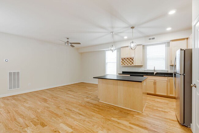 Photo - 1113 N 32nd St Apartment