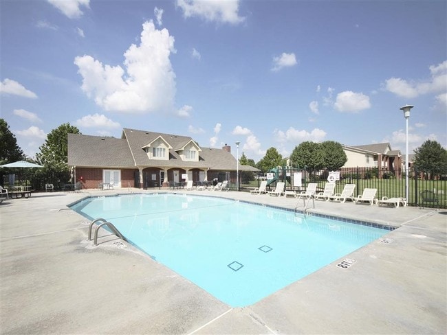 Building Photo - Deer Run Apartments