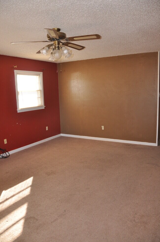 Sala de estar - 2605 43rd St