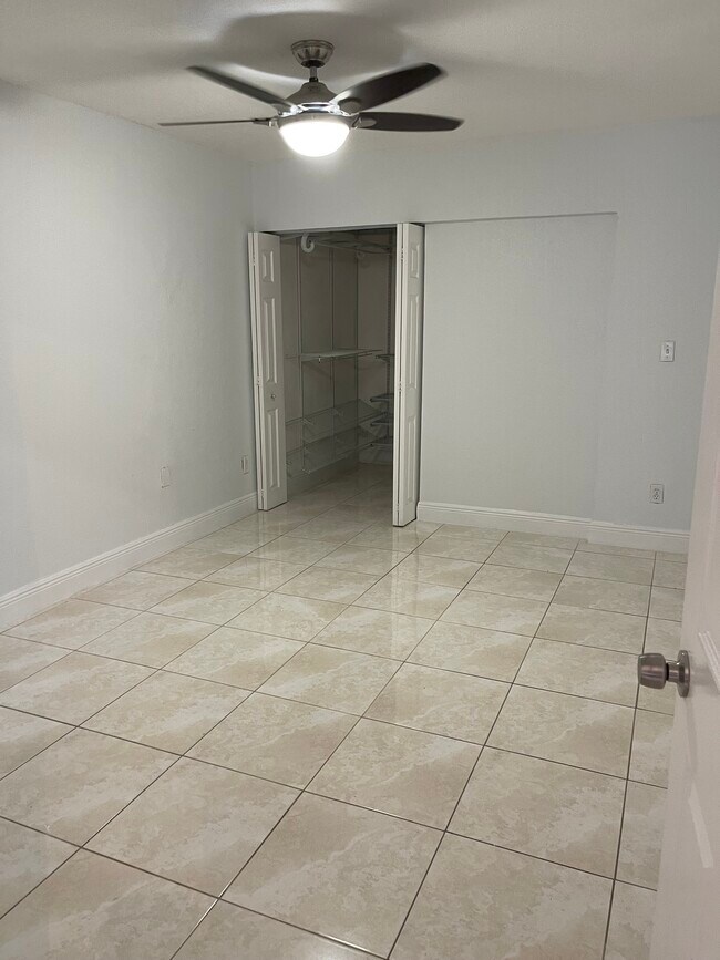 Dormitorio principal - 13909 SW 57th Ln