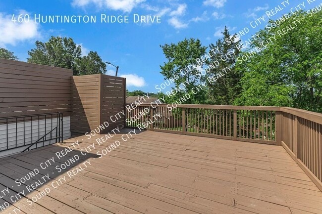 Building Photo - 460 Huntington Ridge Dr