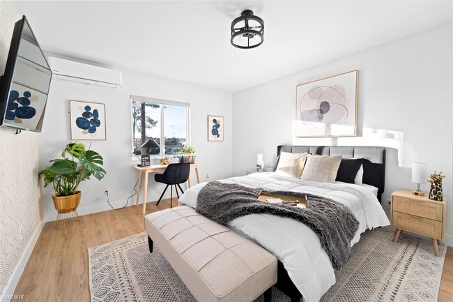 Building Photo - Room for Rent, 1 bath House - 850 Sacramen...