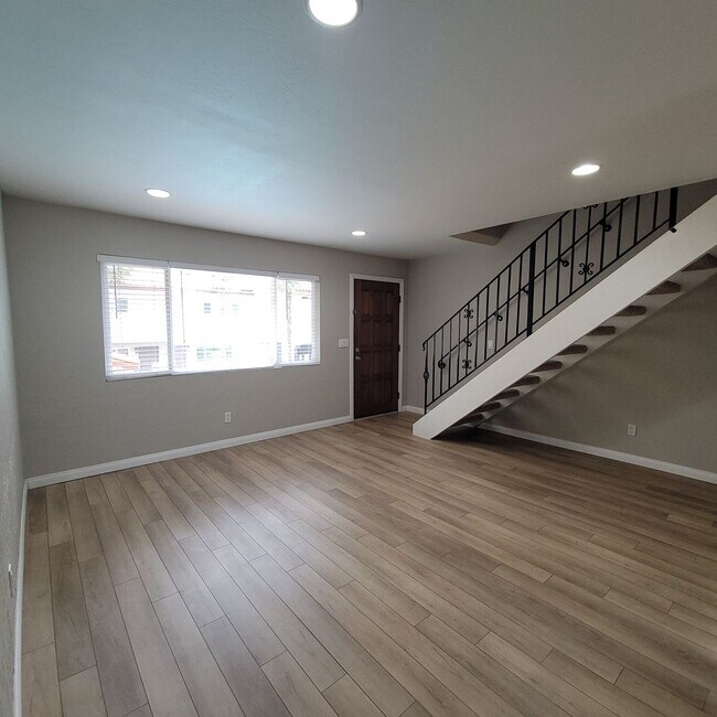 Foto del edificio - Live and Love this Coastal Condo in Del Ma...
