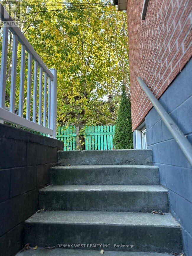 Photo du bâtiment - 563 Ossington Ave