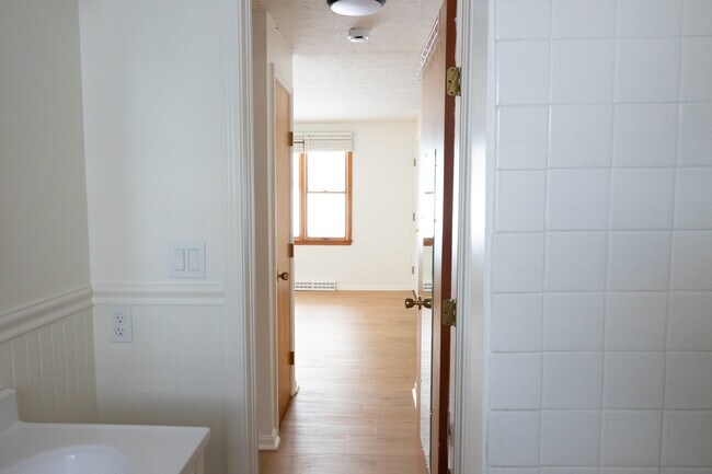 Building Photo - 1000 Larchwood Rd