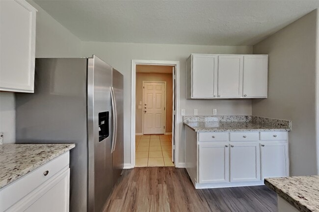 Building Photo - 4714 Pin Oak Creek Ln