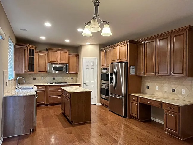 Building Photo - 12010 E Lake Cir