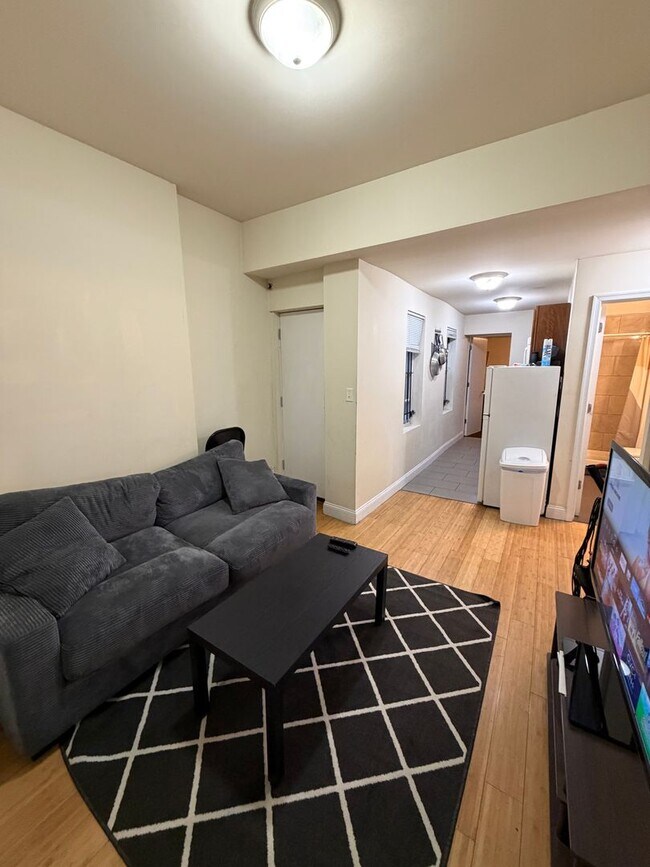 Foto del edificio - 1630 N Sydenham St