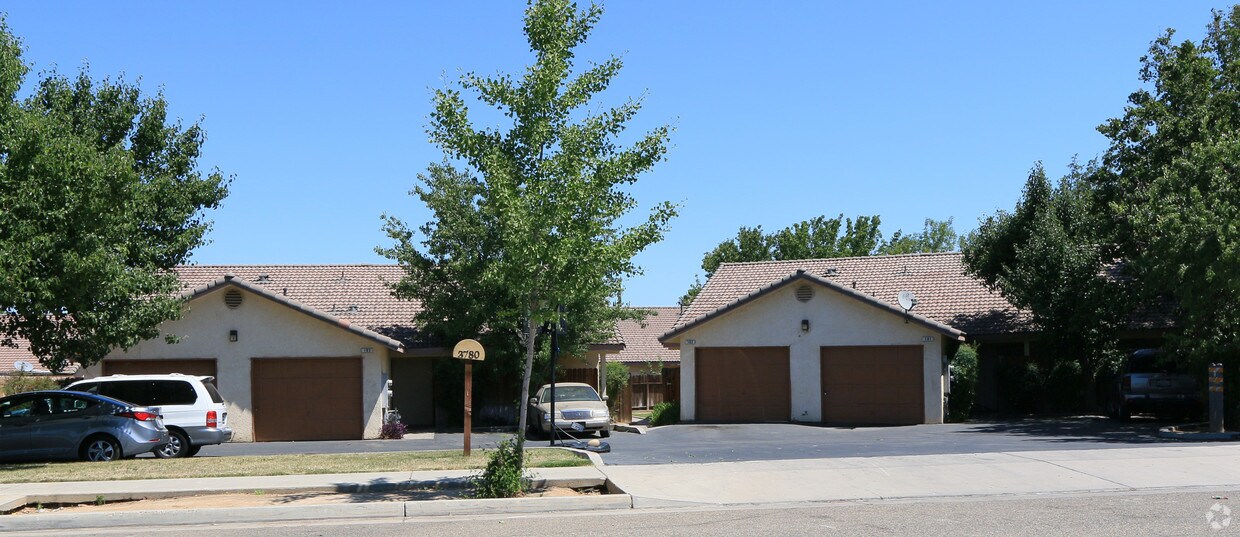 Primary Photo - 3780 W Dakota Ave