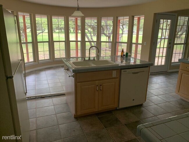 Foto del edificio - 3 br, 2 bath House - 401 Farrell Rd
