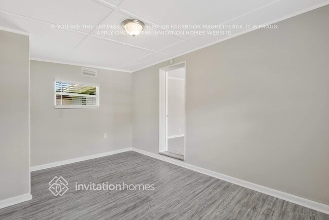 Building Photo - 1761 Merivale Rd S