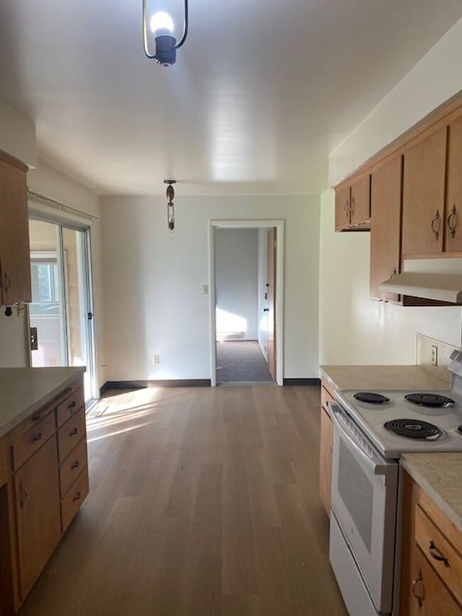 Building Photo - Nice Ranch Style House on 1 acre!!