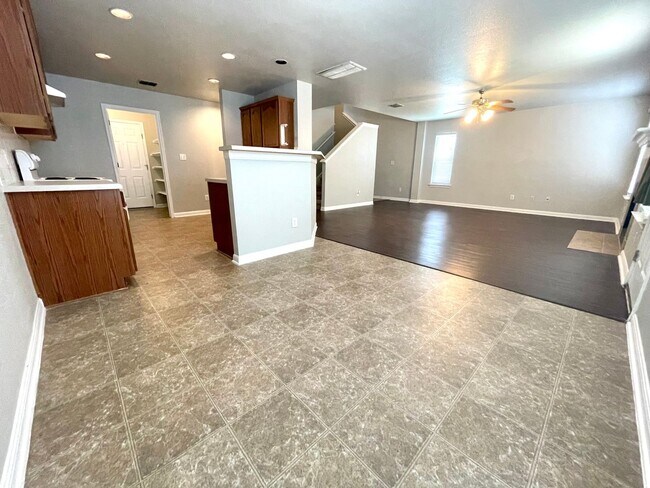 Building Photo - 10814 Gallop Falls