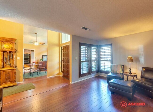 Foto del edificio - Phenomenal Home On The West Side of Town – Near Bakersfield Marketplace