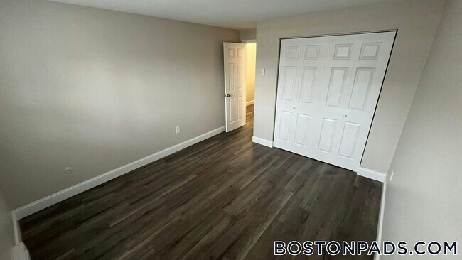 Foto del edificio - 799 Farm Rd