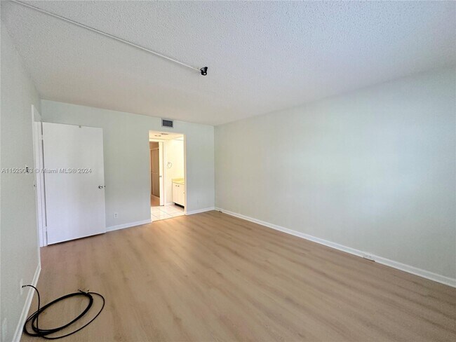 Foto del edificio - 1151 SW 128th Terrace
