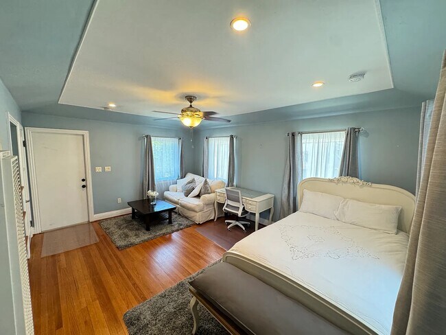 Foto del edificio - 10470 Kinnard Ave