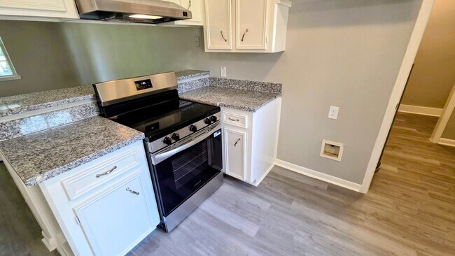 Building Photo - 11823 Stonehedge Dr