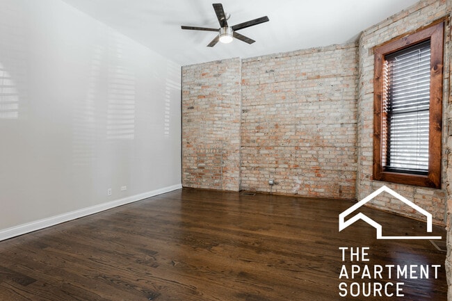 Building Photo - 1758 W Montrose Ave